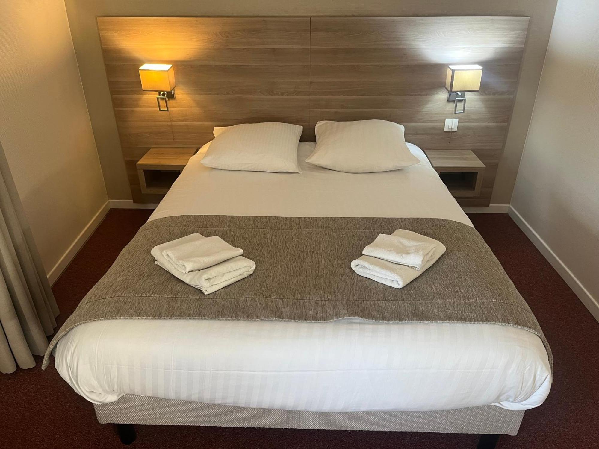 Hotel Le Roosevelt Givet Exterior foto
